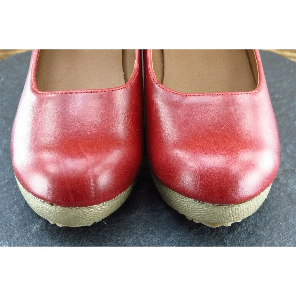 Rewind Me and‎ Forever Size Medium Red Round Toe Platform Leather